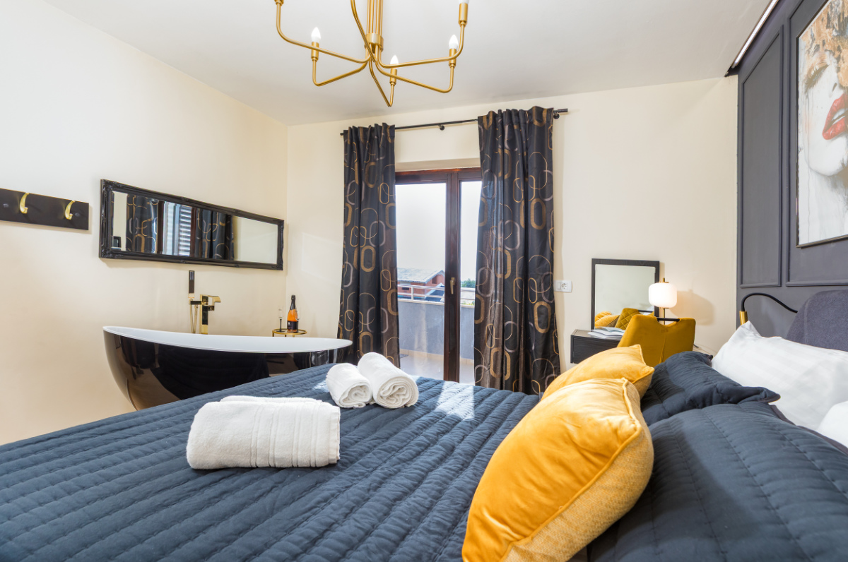 Luxury apartment – in-room bathtub (kapacitet 2 osobe) Luxury apartment - in-room bathtub (kapacitet 2 osobe)