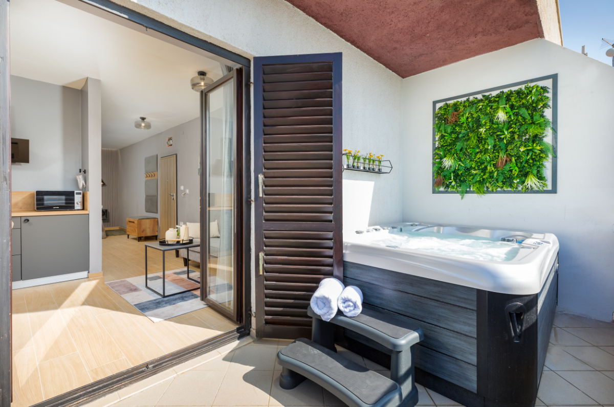 Luxury Apartment with Private Jacuzzi (kapacitet 2 osobe) Luxury Apartment with Private Jacuzzi (kapacitet 2 osobe)