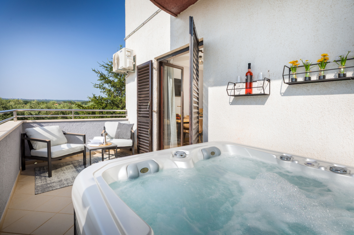 Luxury Apartment with Private Jacuzzi (kapacitet 2 osobe) Luxury Apartment with Private Jacuzzi (kapacitet 2 osobe)