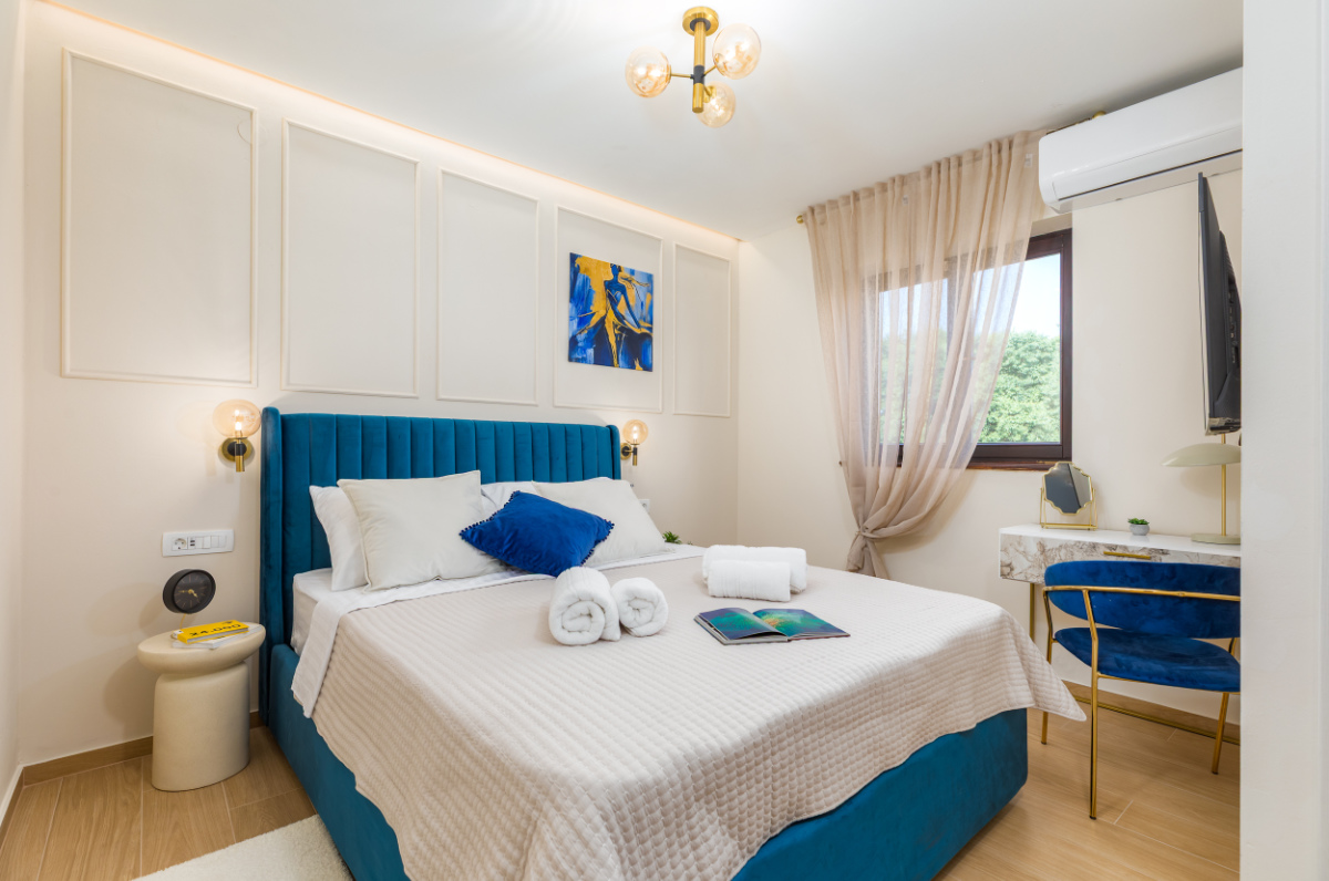 Dvokrevetna soba Luxe s bračnim krevetom i balkonom (kapacitet 2 osobe) Dvokrevetna soba Luxe s bračnim krevetom i balkonom (kapacitet 2 osobe)